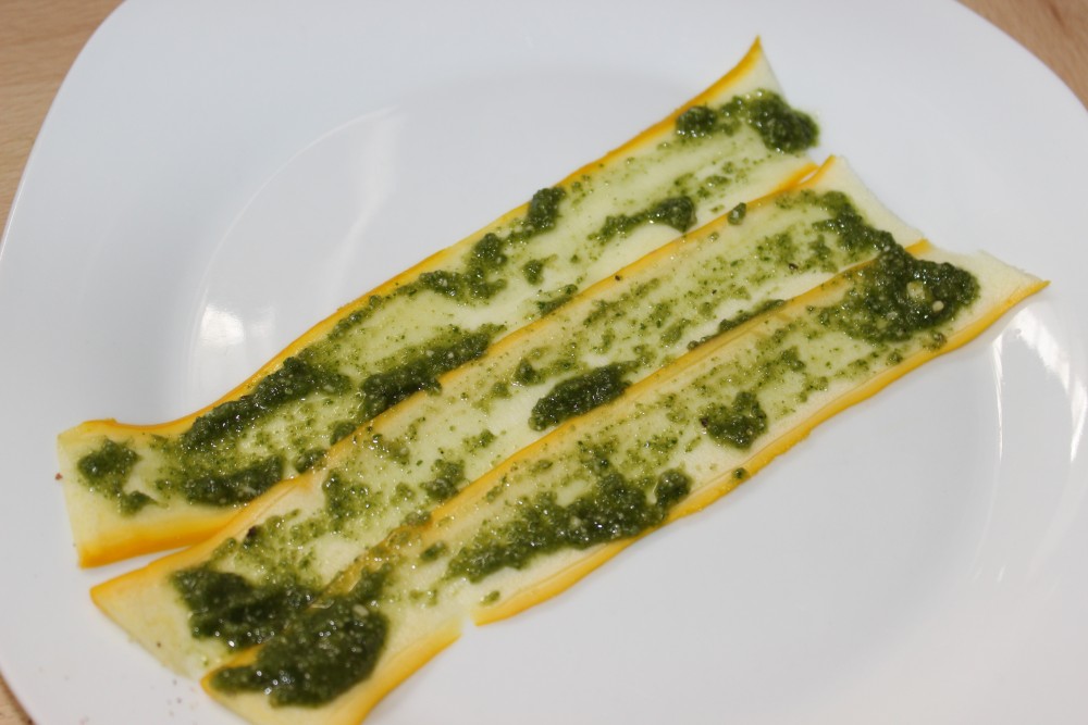 Zucchini-Lasagne-Boden mit Basilikum-Mandel-Pesto