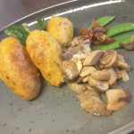 Kartoffel-Kürbis-Gnocchi mit gerösteten Pilzen