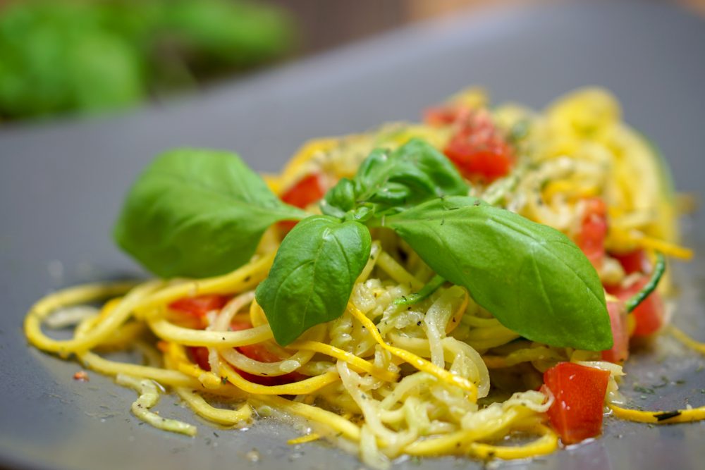 Spaghetti aus gelber und grüner Zucchini | Basische Rezepte ...