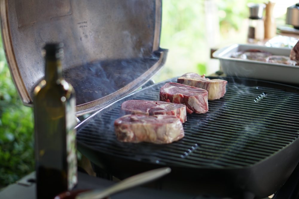 Fleisch: Rib-Eye Steak auf dem Grill