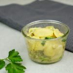 Schneller Gurken-Kartoffelsalat mit Sprossen