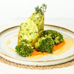 Kartoffelstrudel-mit-Karottenpüree-Brokkoli-Mandelschaum_Rosenalp